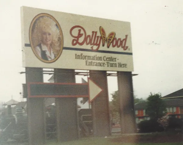 Charles installing a smoker at Dollywood
