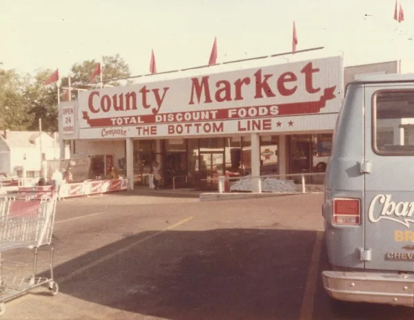 A mobile smoker and van outside County Market